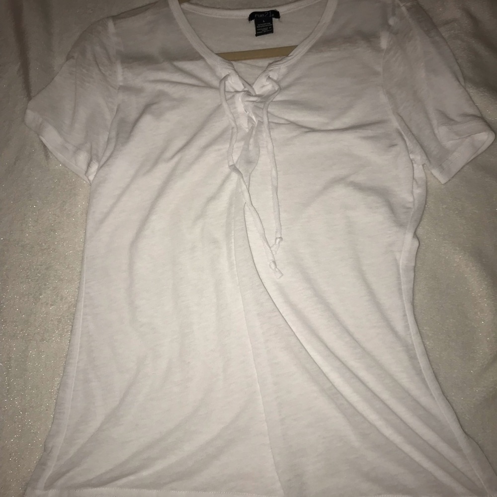 A rue 21 white tee